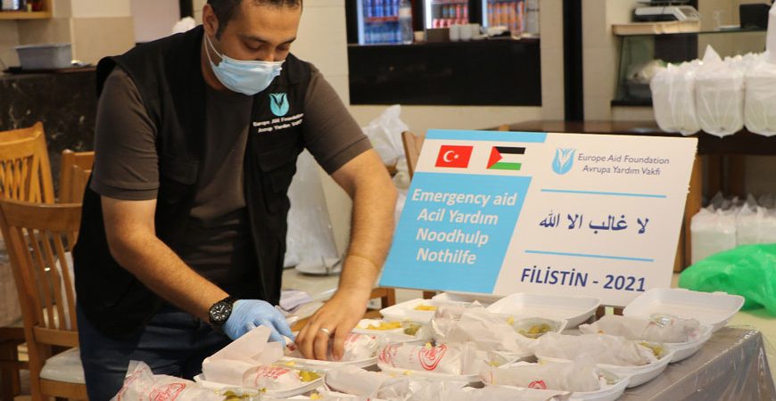 Gazze'deki gıda ve sıcak yemek dağıtımı