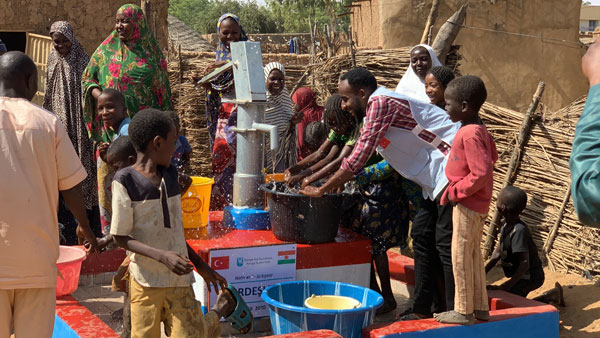 afrika'da su kuyusu açtırmak ve afrika'da su kuyusu açan kurumlar