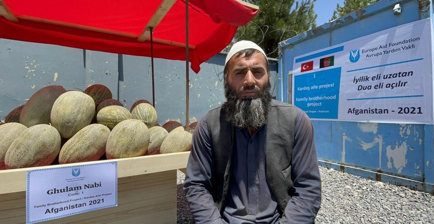 Afganistanlı Kardeş Ailelere Seyyar Tezgâh Yardımı