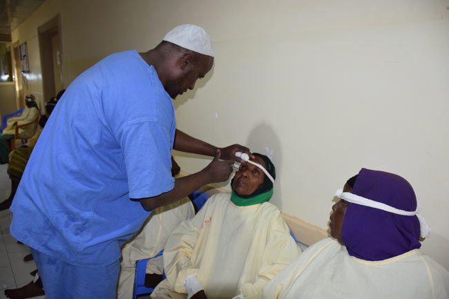 katarakt ameliyatı yardımı - somali ve afganistan